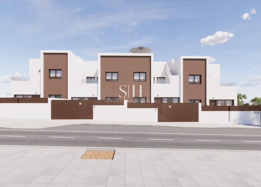 Chalet de 3 habitaciones en Pilar de la Horadada en venta con piscina - 305.000 € (Ref: 9920002)