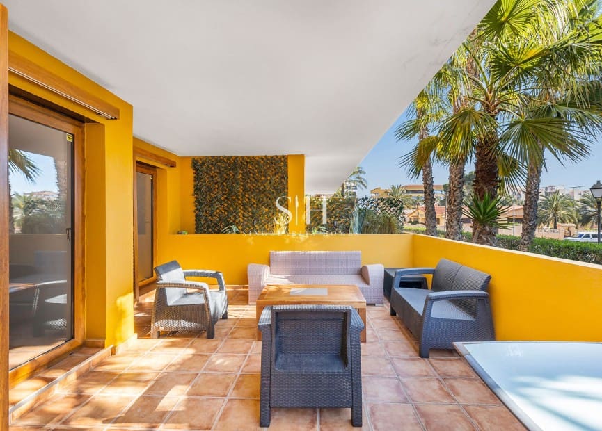 2 quarto Apartamento de Praia para venda em Punta Prima com piscina - 345 000 € (Ref: 9920004)