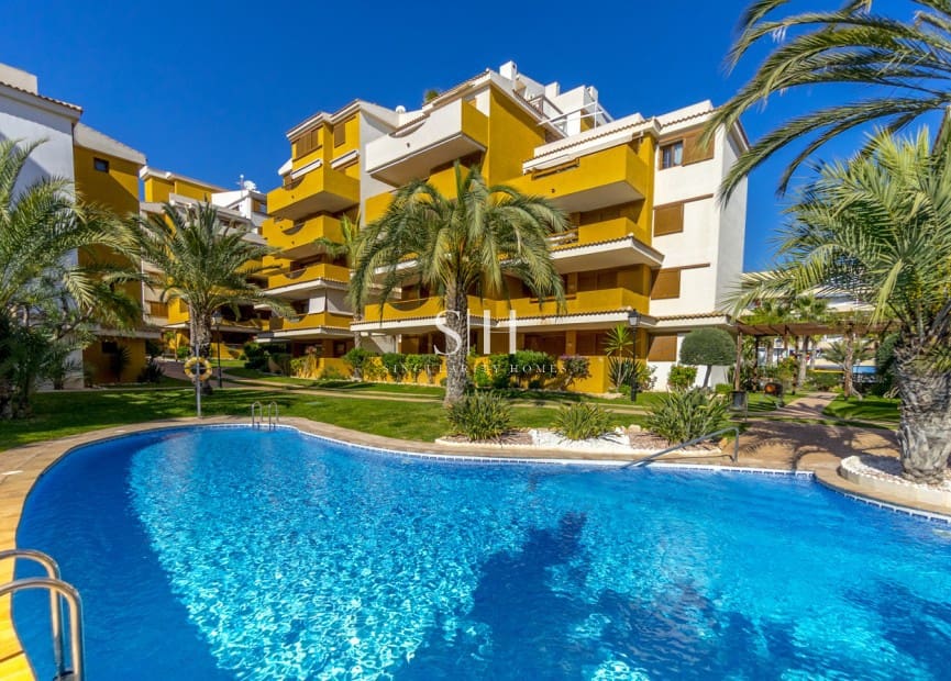 2 quarto Apartamento de Praia para venda em Punta Prima com piscina - 345 000 € (Ref: 9920004)