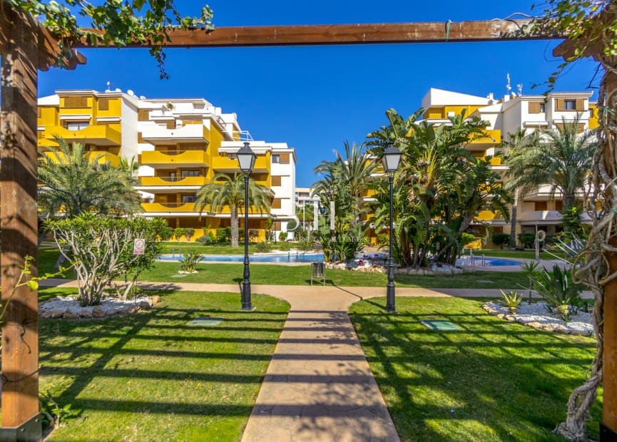 2 quarto Apartamento de Praia para venda em Punta Prima com piscina - 345 000 € (Ref: 9920004)
