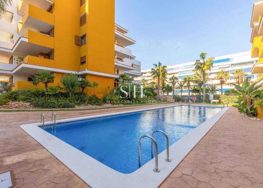 2 quarto Apartamento de Praia para venda em Punta Prima com piscina - 345 000 € (Ref: 9920004)
