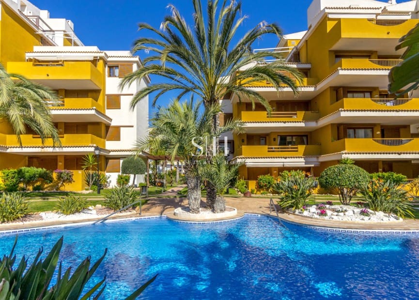 2 quarto Apartamento de Praia para venda em Punta Prima com piscina - 345 000 € (Ref: 9920004)