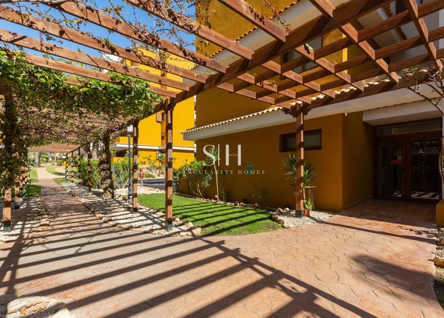 2 quarto Apartamento de Praia para venda em Punta Prima com piscina - 345 000 € (Ref: 9920004)