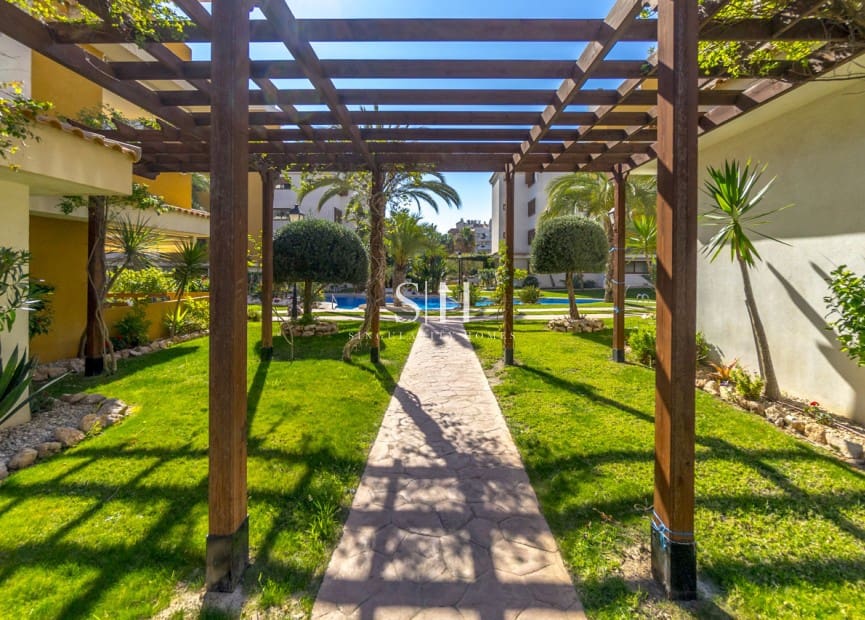 2 quarto Apartamento de Praia para venda em Punta Prima com piscina - 345 000 € (Ref: 9920004)