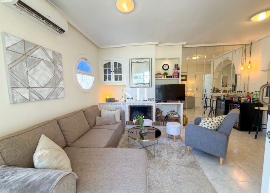 2 makuuhuone Huoneisto myytävänä paikassa Punta Prima mukana uima-altaan - 172 900 € (Ref: 9941228)