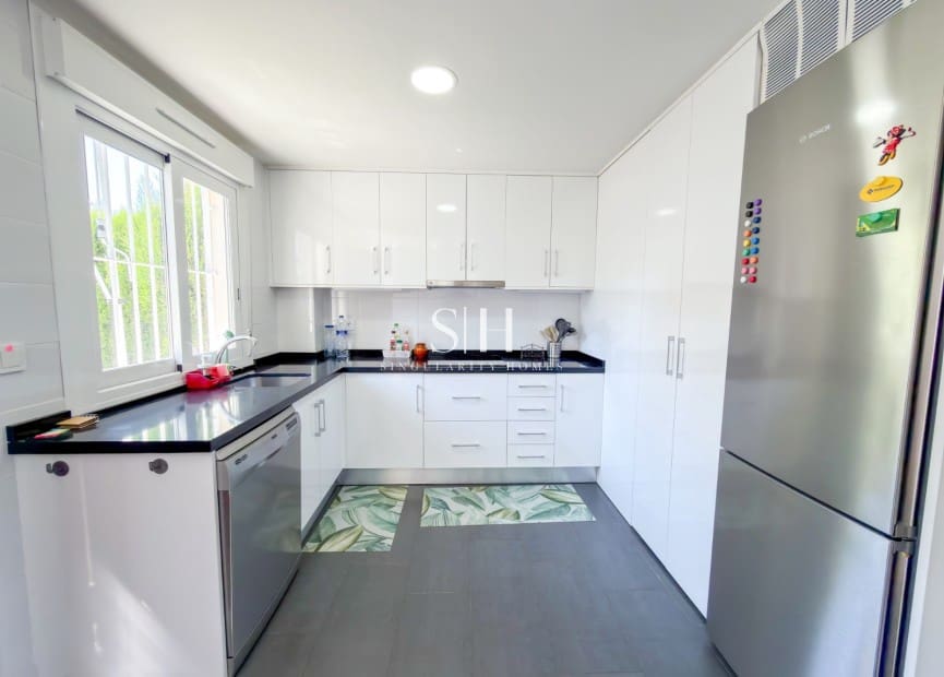 2 soverom Hus til salgs i Torrevieja med svømmebasseng garasje - € 249 000 (Ref: 9943267)
