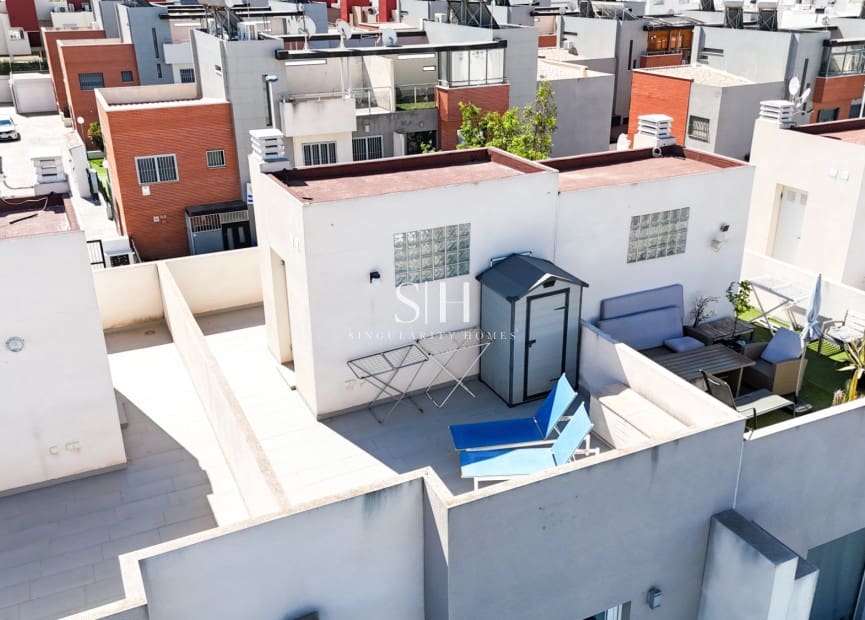 2 soverom Hus til salgs i Torrevieja med svømmebasseng garasje - € 249 000 (Ref: 9943267)