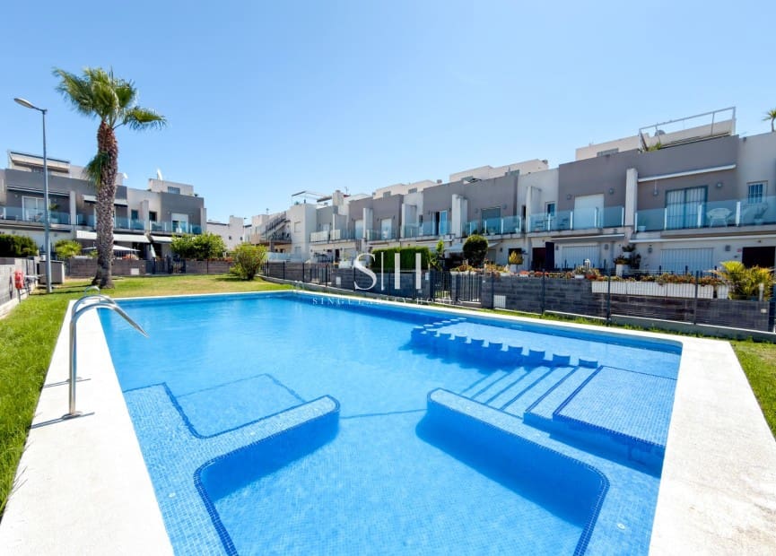 2 soverom Hus til salgs i Torrevieja med svømmebasseng garasje - € 249 000 (Ref: 9943267)