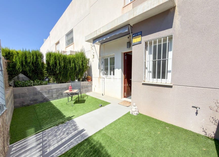 2 soverom Hus til salgs i Torrevieja med svømmebasseng garasje - € 249 000 (Ref: 9943267)