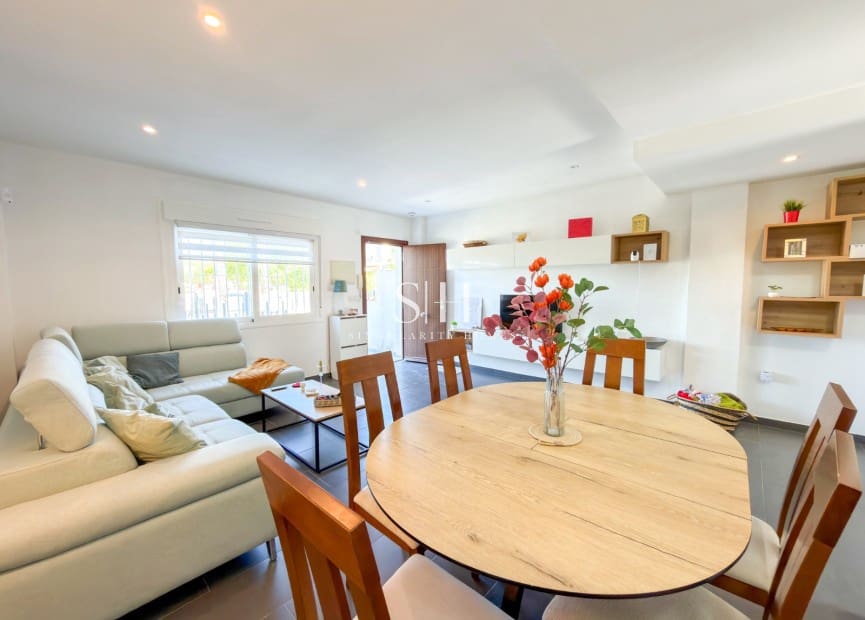 2 soverom Hus til salgs i Torrevieja med svømmebasseng garasje - € 249 000 (Ref: 9943267)
