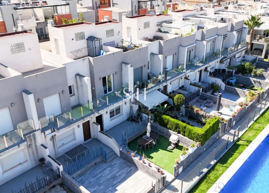 2 soverom Hus til salgs i Torrevieja med svømmebasseng garasje - € 249 000 (Ref: 9943267)