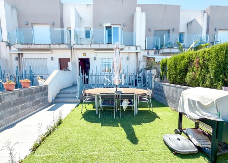 2 soverom Hus til salgs i Torrevieja med svømmebasseng garasje - € 249 000 (Ref: 9943267)