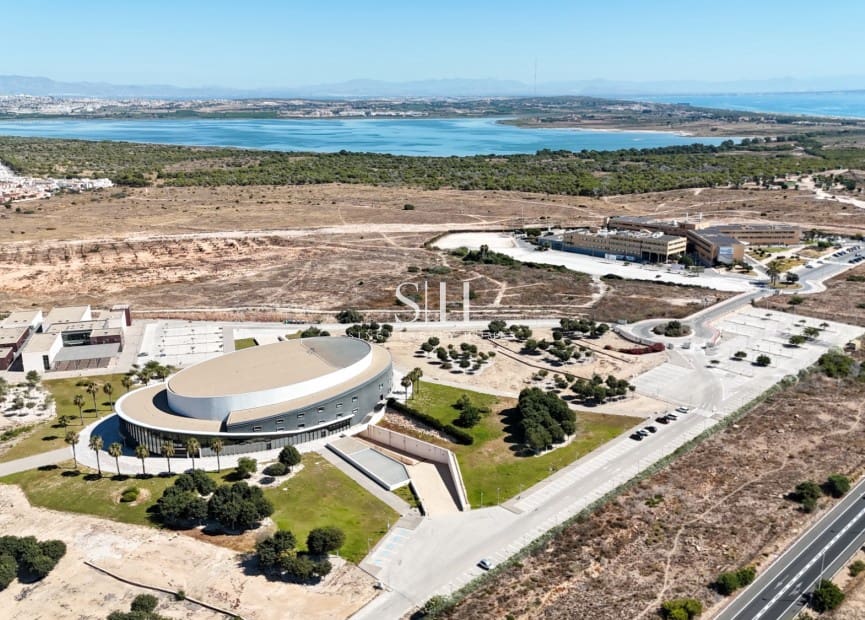 2 soverom Hus til salgs i Torrevieja med svømmebasseng garasje - € 249 000 (Ref: 9943267)