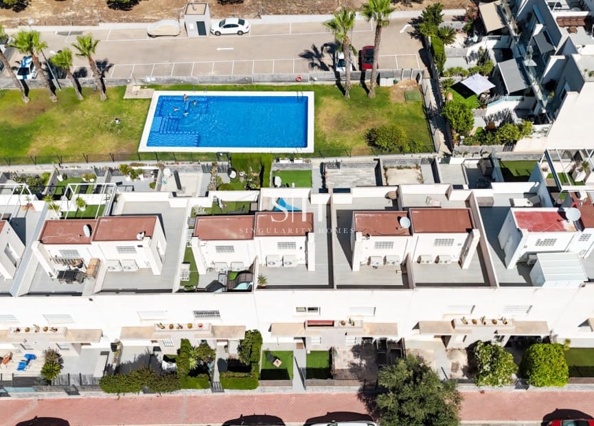 2 soverom Hus til salgs i Torrevieja med svømmebasseng garasje - € 249 000 (Ref: 9943267)