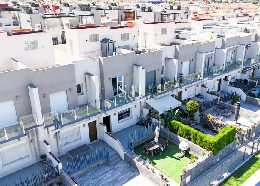 2 soverom Hus til salgs i Torrevieja med svømmebasseng garasje - € 249 000 (Ref: 9943267)