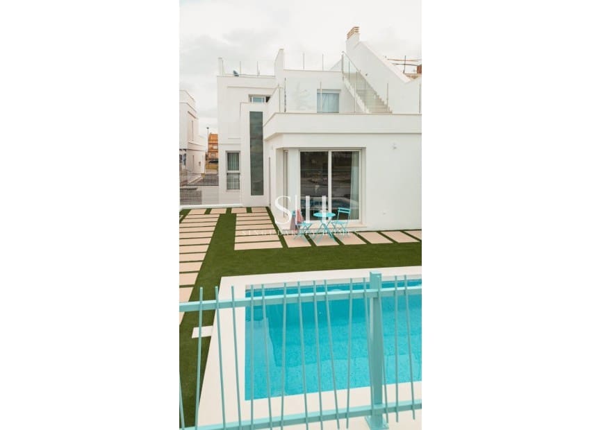 3 bedroom Villa for sale in Los Alcazares with pool garage - € 467,000 (Ref: 9958466)