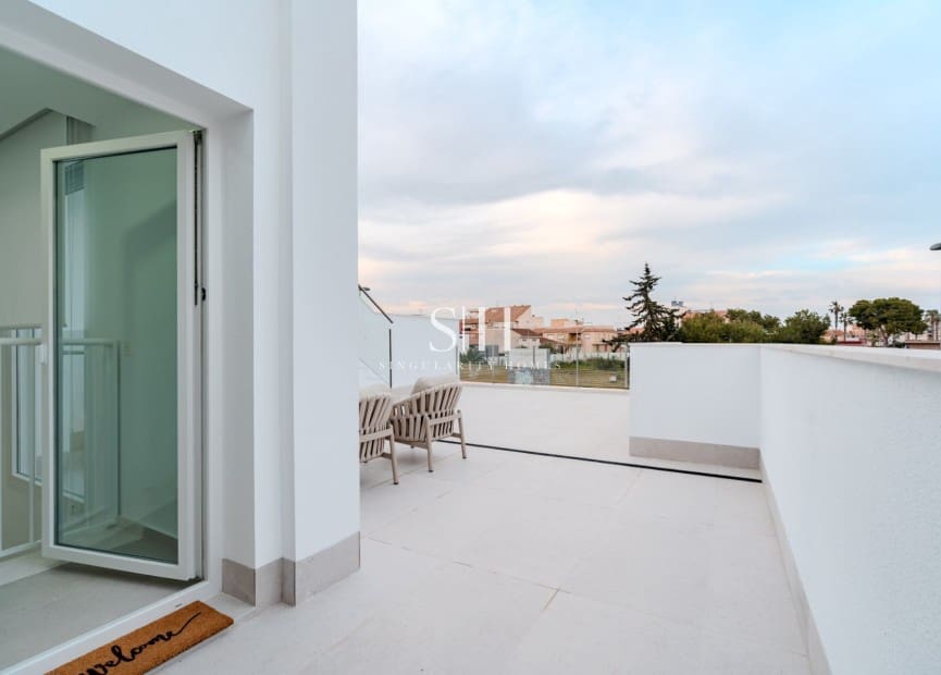 3 bedroom Villa for sale in Los Alcazares with pool garage - € 467,000 (Ref: 9958466)