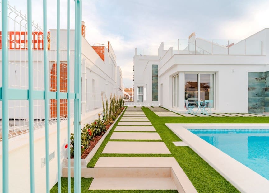 3 bedroom Villa for sale in Los Alcazares with pool garage - € 467,000 (Ref: 9958466)
