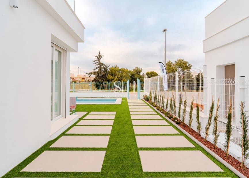 3 bedroom Villa for sale in Los Alcazares with pool garage - € 467,000 (Ref: 9958466)