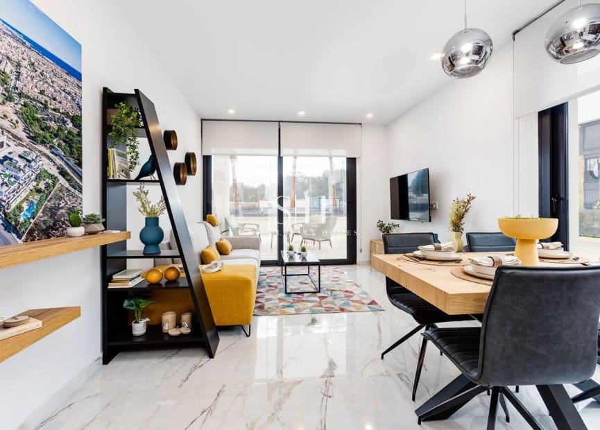 3 soverom Villa til salgs i Ciudad Quesada med svømmebasseng garasje - € 588 000 (Ref: 9961560)