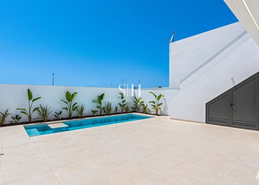 3 bedroom Villa for sale in Los Alcazares with pool garage - € 499,900 (Ref: 9961562)