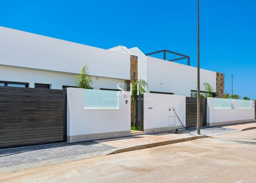 3 bedroom Villa for sale in Los Alcazares with pool garage - € 499,900 (Ref: 9961562)