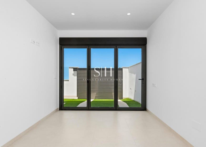 3 bedroom Villa for sale in Los Alcazares with pool garage - € 499,900 (Ref: 9961562)