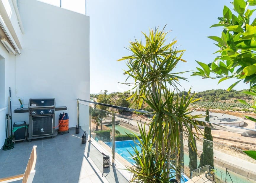 3 makuuhuone Kattohuoneisto myytävänä paikassa Orihuela Costa mukana uima-altaan 
autotalli - 349 900 € (Ref: 9972525)