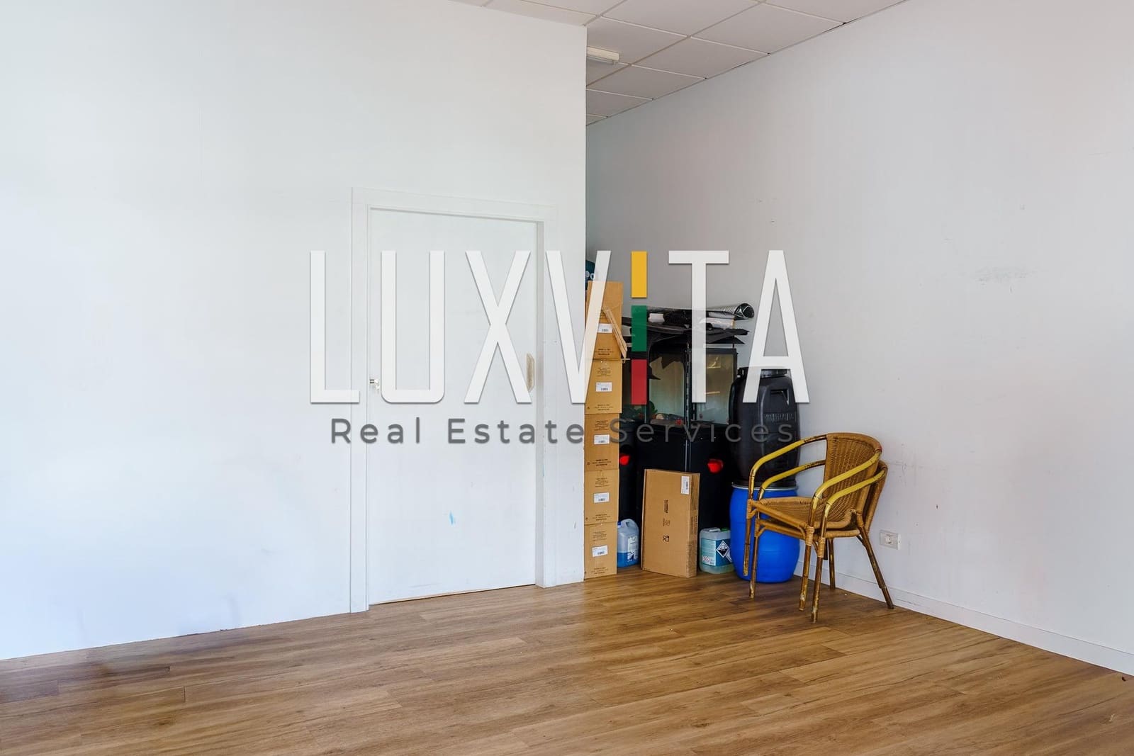 Komercyjne do wynajęcia w San Eugenio - 1 000 € (Ref: 10027372)
