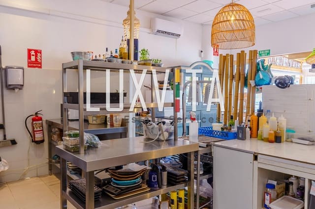 Comercial para arrendar em San Eugenio, Adeje - 1 000 € (Ref: 10027372)