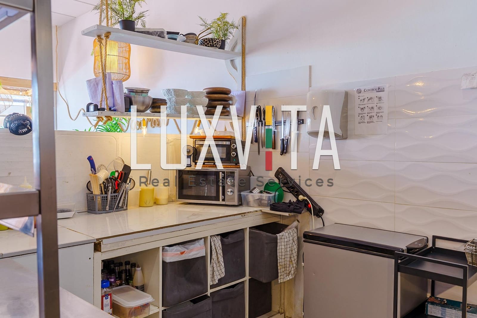 Komercyjne do wynajęcia w San Eugenio - 1 000 € (Ref: 10027372)