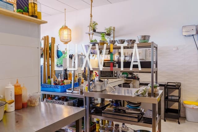 Comercial para arrendar em San Eugenio, Adeje - 1 000 € (Ref: 10027372)