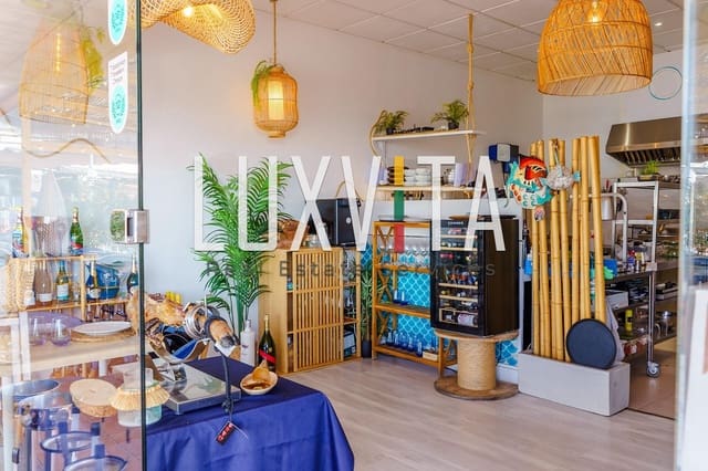 Comercial para arrendar em San Eugenio, Adeje - 1 000 € (Ref: 10027372)