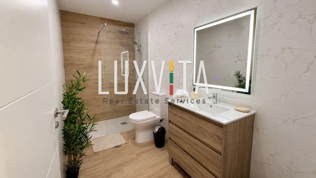 2 soverom Leilighet til salgs i Los Cristianos, Arona med svømmebasseng - € 289 000 (Ref: 10067989)