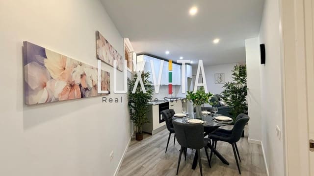 2 soverom Leilighet til salgs i Los Cristianos, Arona med svømmebasseng - € 289 000 (Ref: 10067989)