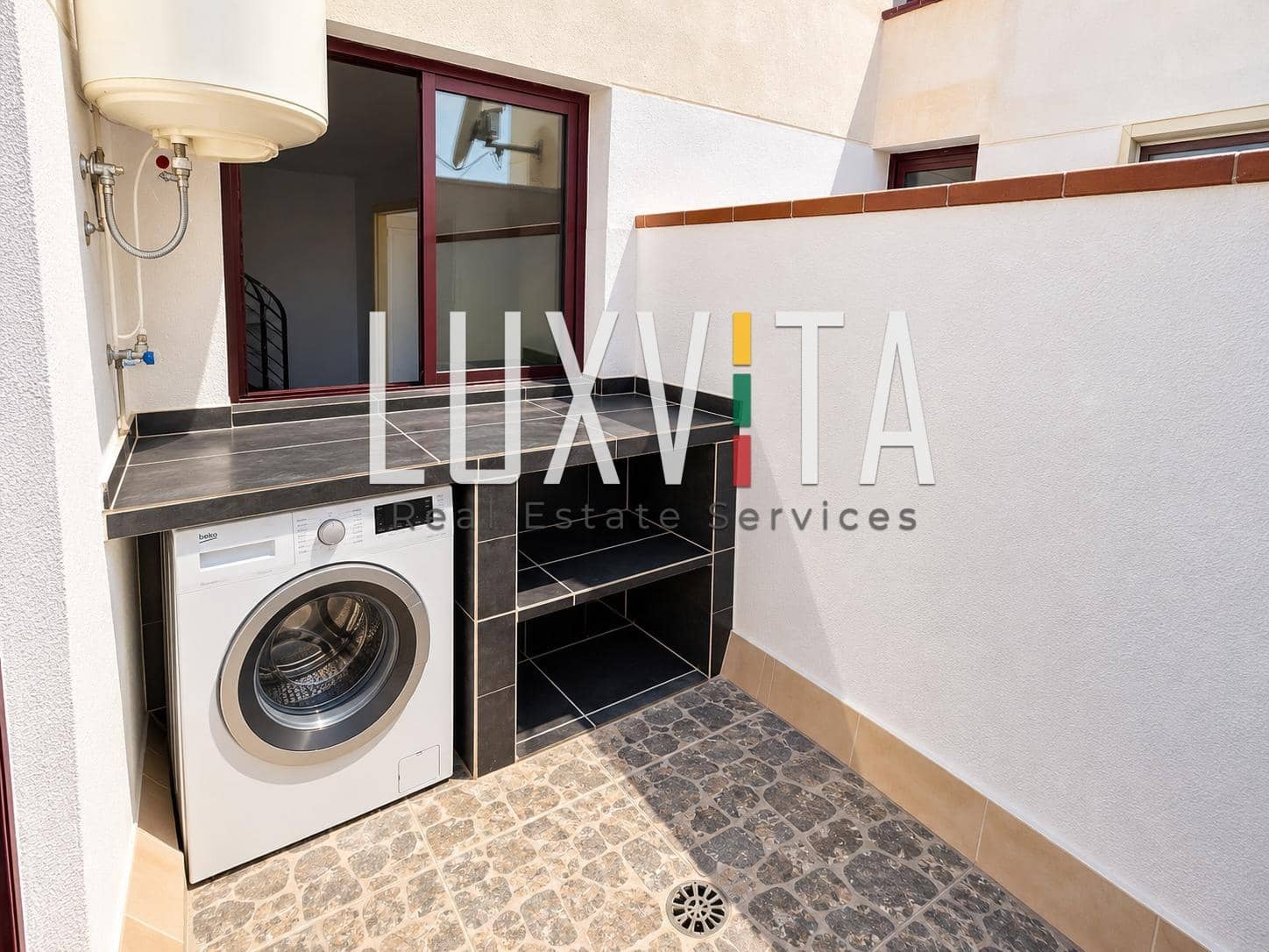 2 bedroom Apartment for sale in Cabo Blanco with garage - € 205,000 (Ref: 10132048)