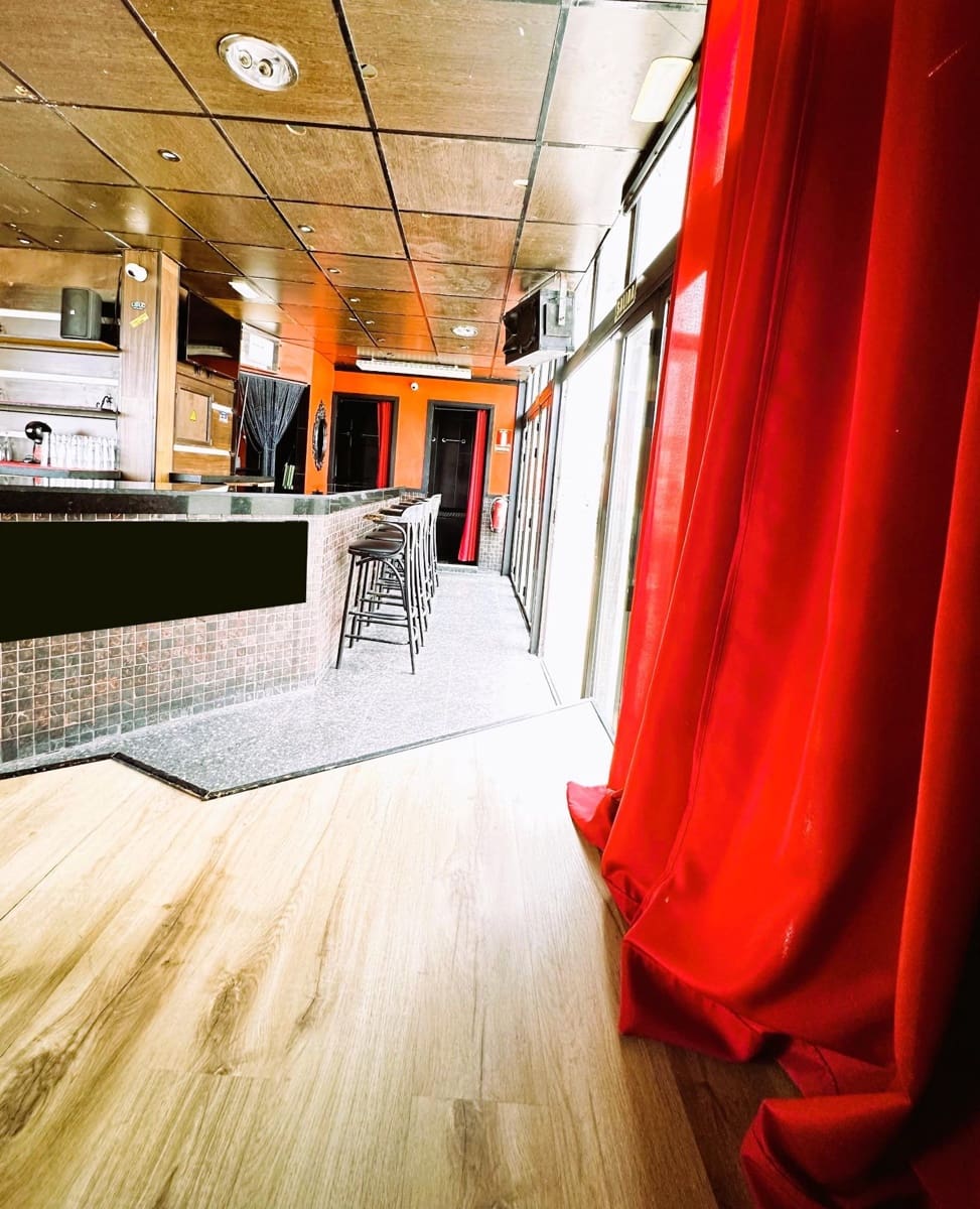 Erhverv til salg i Playa de las Americas - € 130.000 (Ref: 8213710)