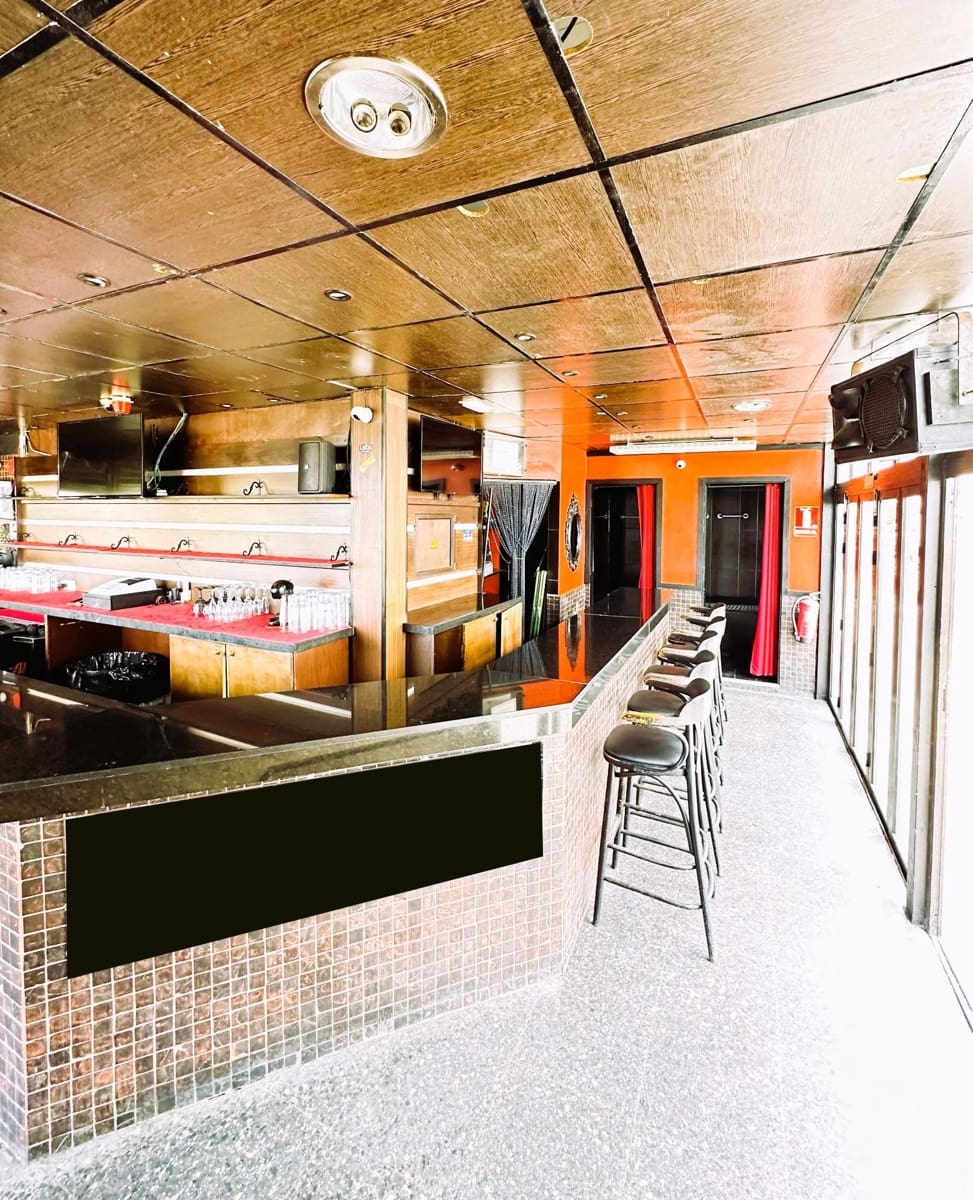 Erhverv til salg i Playa de las Americas - € 130.000 (Ref: 8213710)