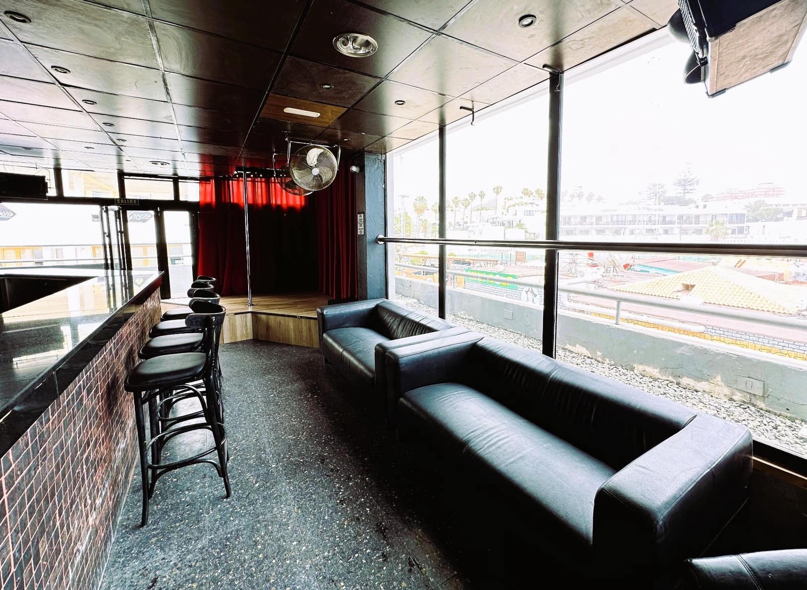 Erhverv til salg i Playa de las Americas - € 130.000 (Ref: 8213710)