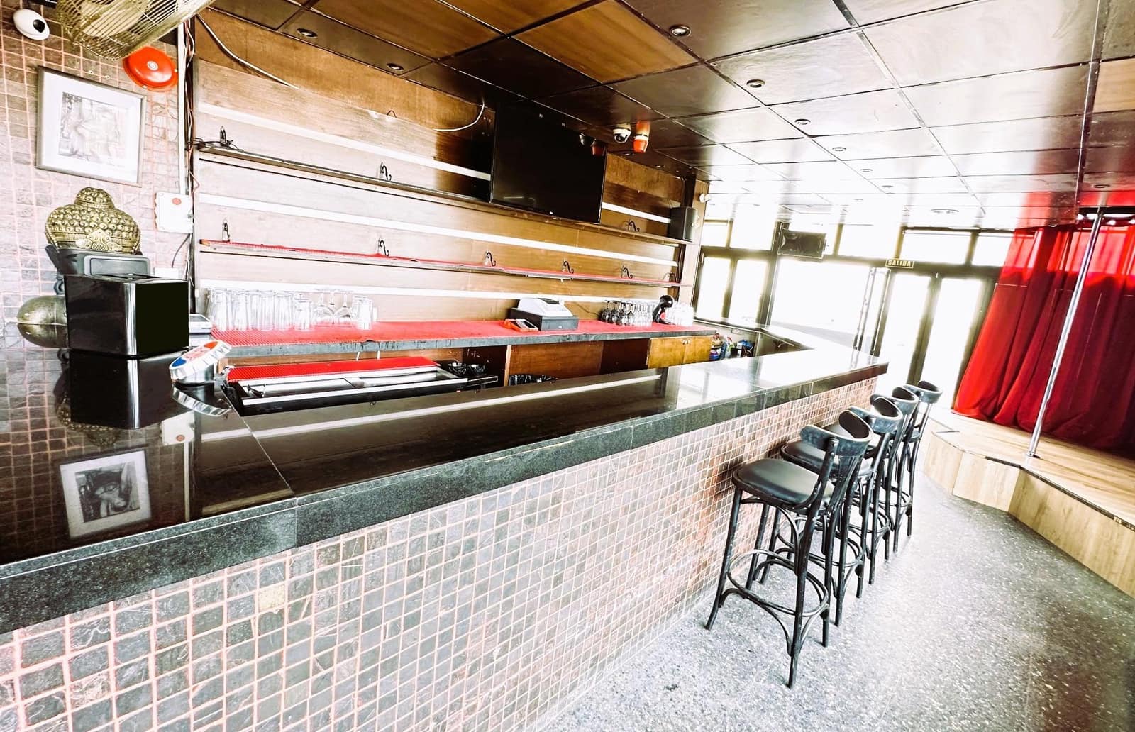 Erhverv til salg i Playa de las Americas - € 130.000 (Ref: 8213710)