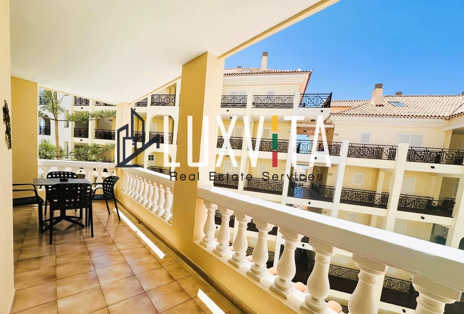 1 soverom Leilighet til salgs i Los Cristianos med svømmebasseng - € 290 000 (Ref: 8789654)
