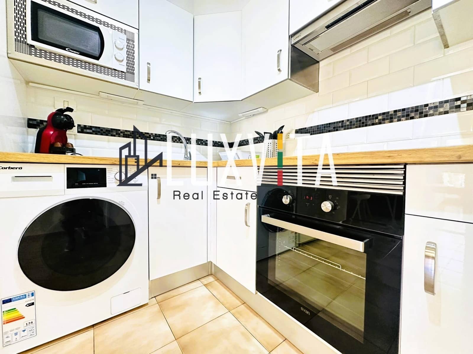 1 soverom Leilighet til salgs i Los Cristianos med svømmebasseng - € 290 000 (Ref: 8789654)