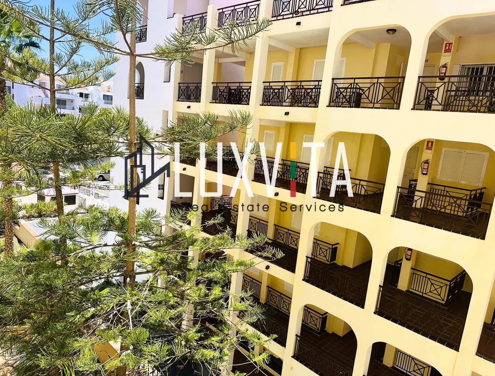 1 soverom Leilighet til salgs i Los Cristianos med svømmebasseng - € 290 000 (Ref: 8789654)