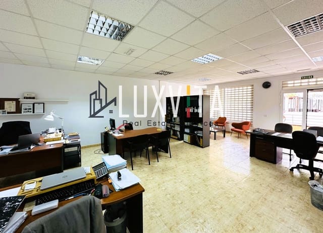 Kaupallinen myytävänä paikassa Granadilla de Abona - 145 000 € (Ref: 8802083)