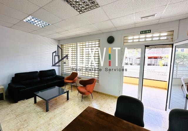 Kaupallinen myytävänä paikassa Granadilla de Abona - 145 000 € (Ref: 8802083)