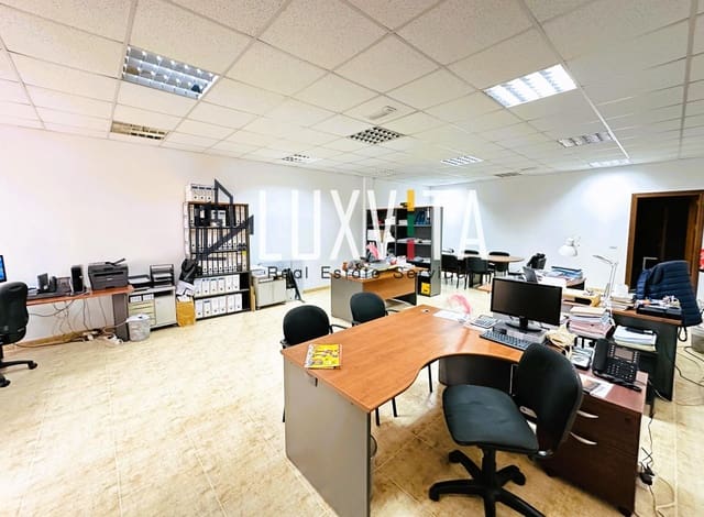 Kaupallinen myytävänä paikassa Granadilla de Abona - 145 000 € (Ref: 8802083)