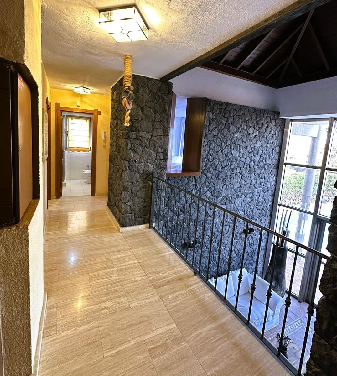 4 soveværelse Villa til salg i Costa Adeje med swimmingpool garage - € 3.000.000 (Ref: 9007802)