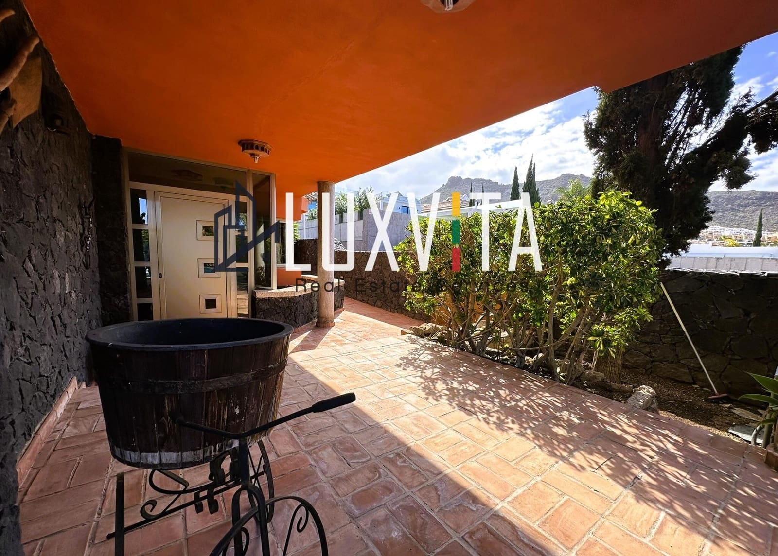 4 soveværelse Villa til salg i Costa Adeje med swimmingpool garage - € 3.000.000 (Ref: 9007802)