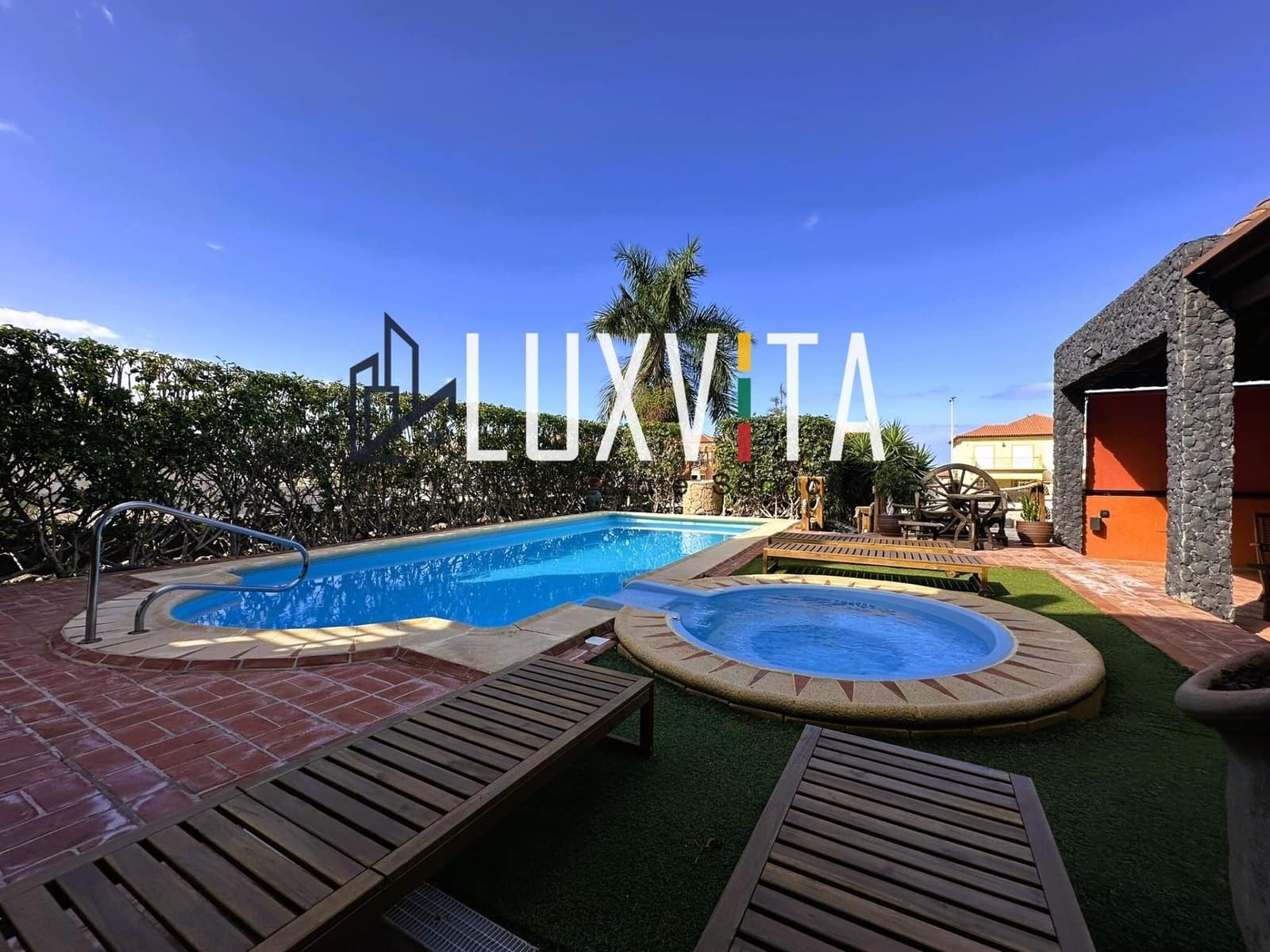 4 soveværelse Villa til salg i Costa Adeje med swimmingpool garage - € 3.000.000 (Ref: 9007802)