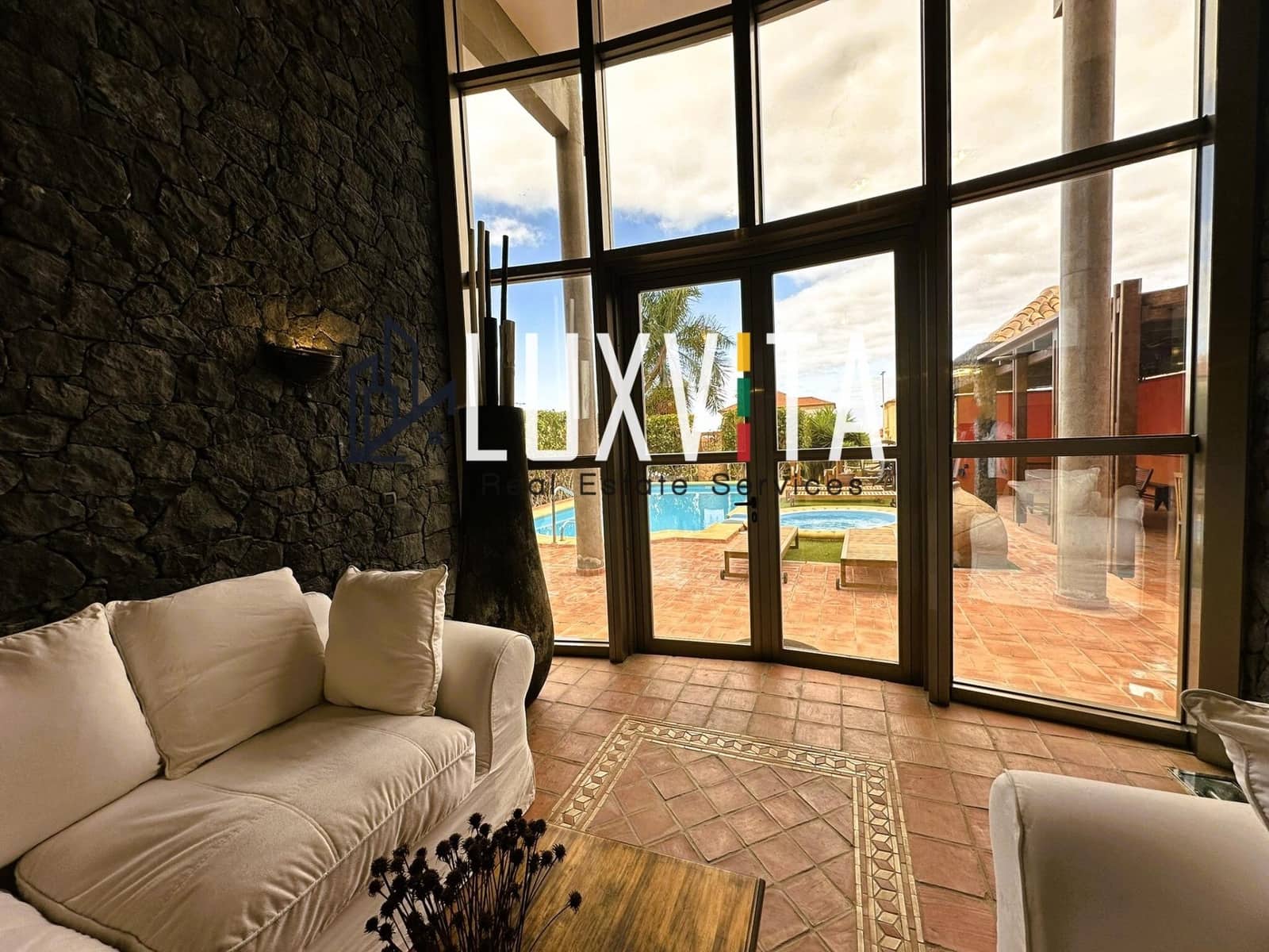 4 soveværelse Villa til salg i Costa Adeje med swimmingpool garage - € 3.000.000 (Ref: 9007802)